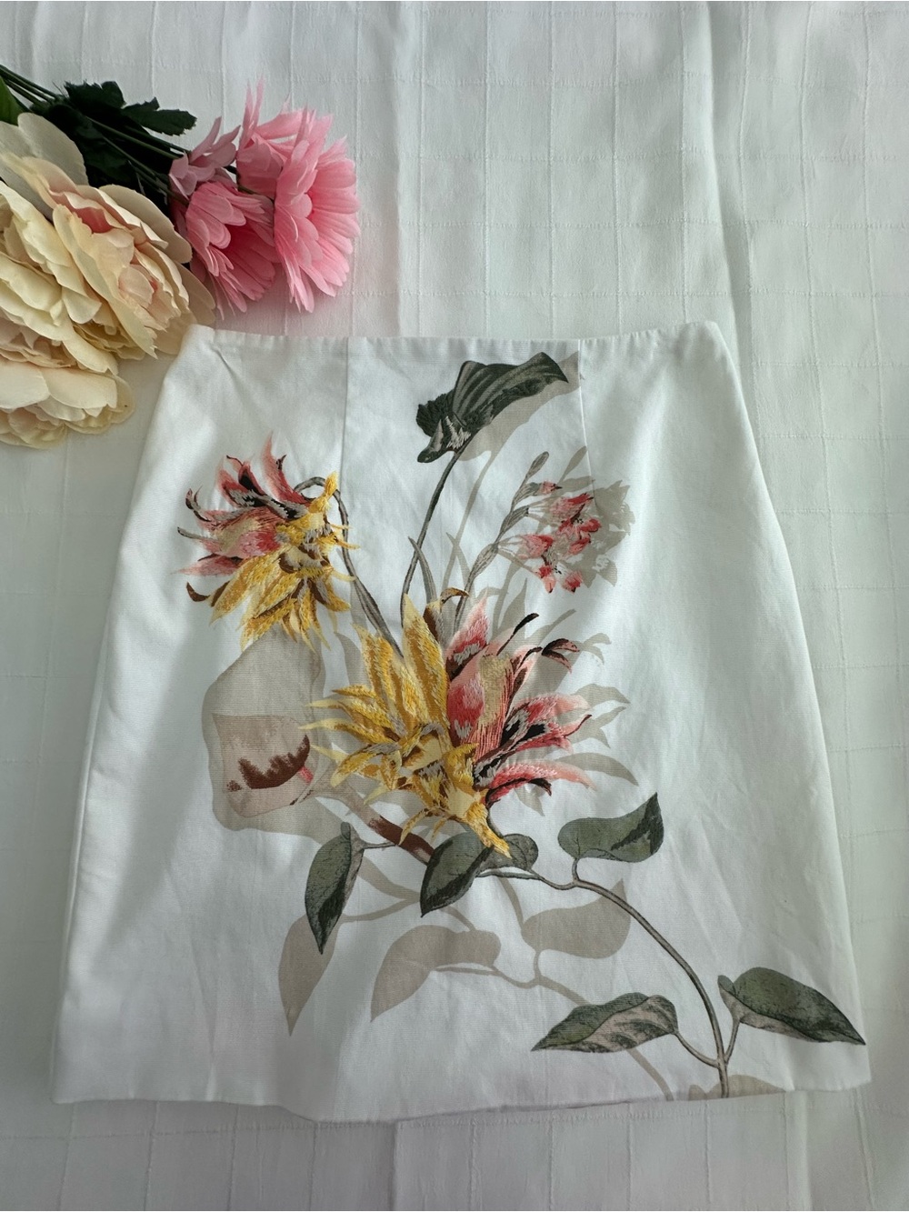 WHBM Gorgeous White Floral A-Line Skirt with Yellow & Pink Blooms